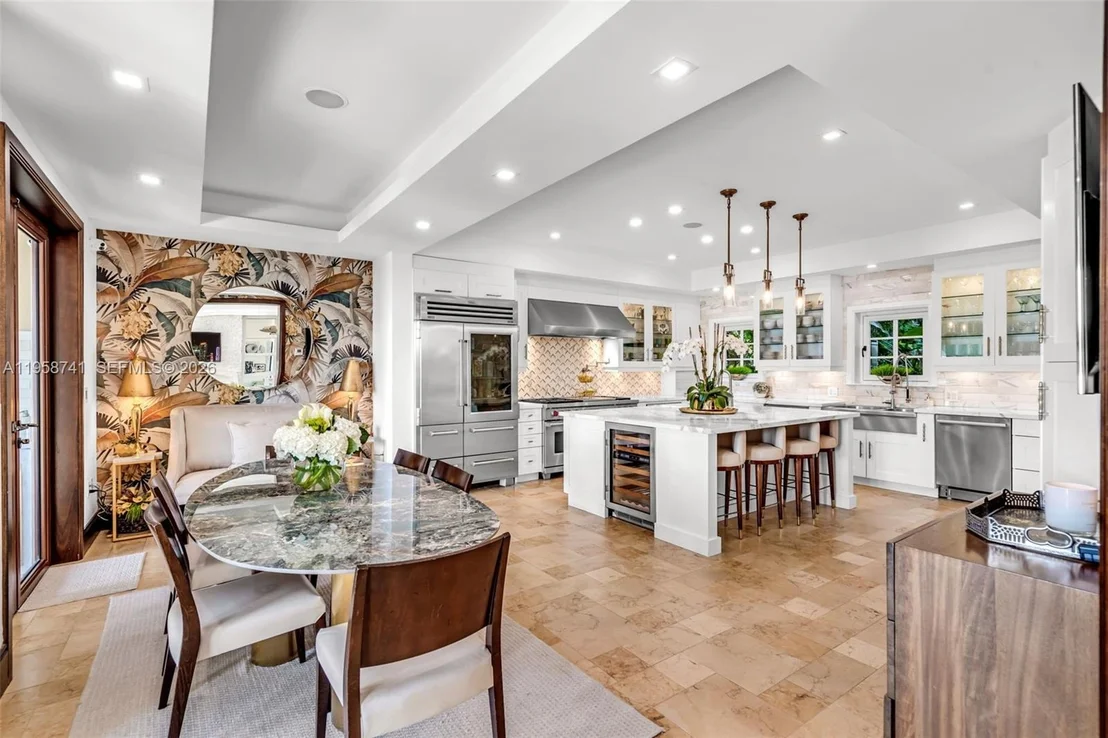 Photo of 1398 Bay Dr