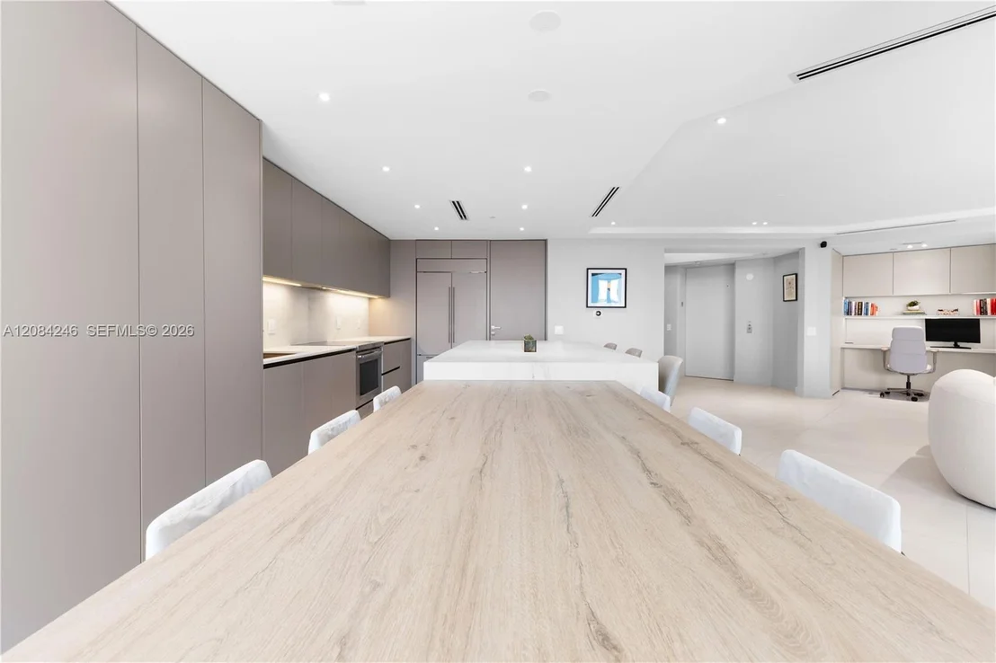 Photo of Unit 902 at 21050 Point Pl