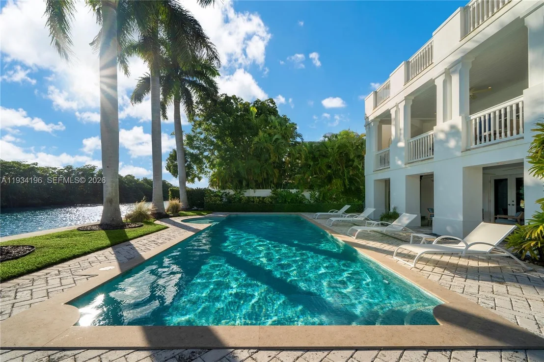 Photo of 100 Cape Florida Dr