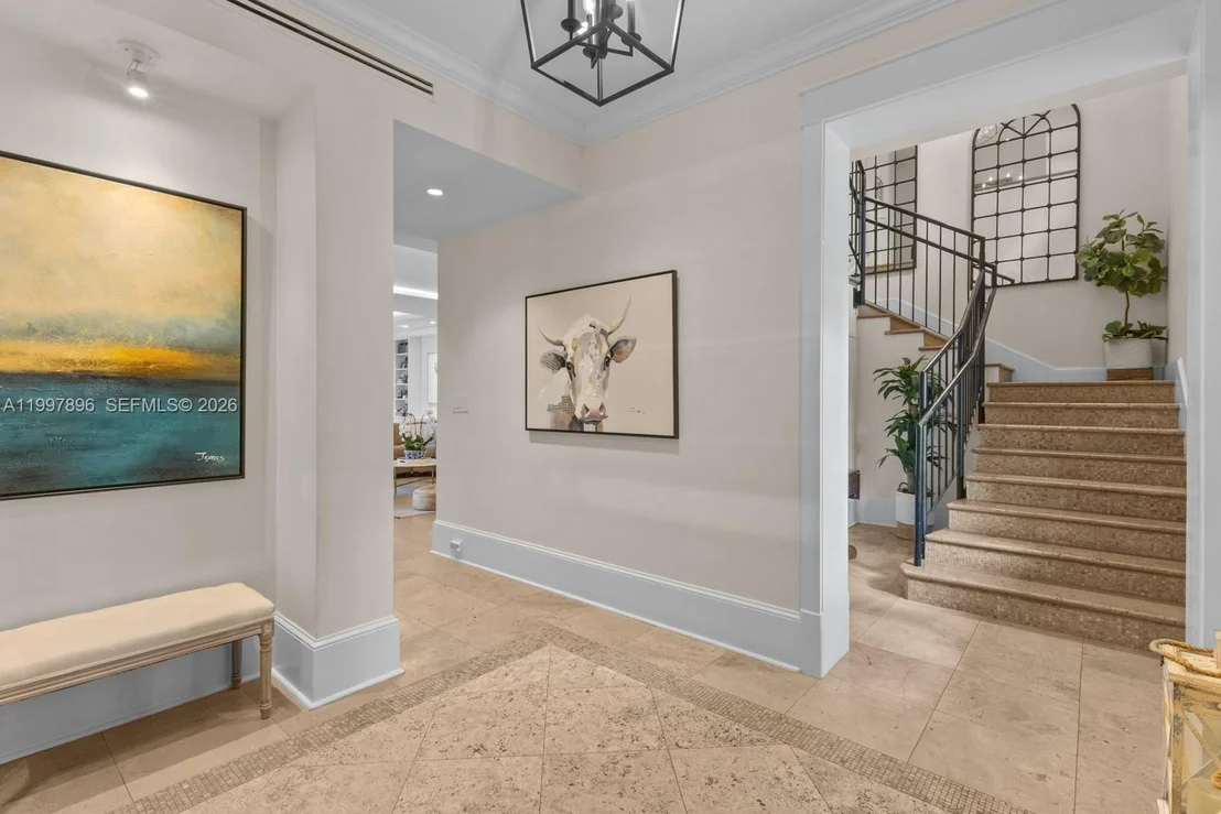 Photo of 685 Harbor Ln