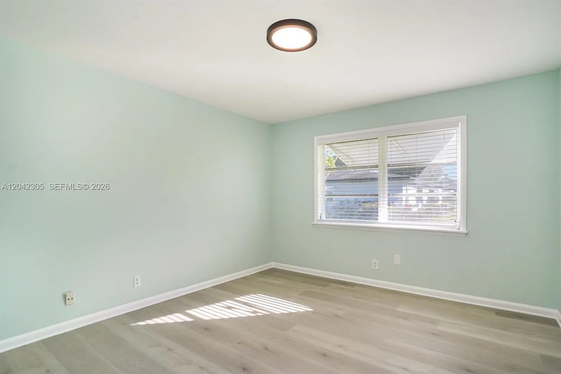 Photo of Unit D at 560 High Point Dr