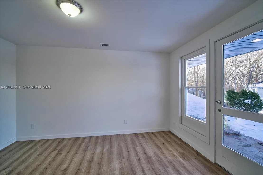 Photo of 189 Mc Namara Rd