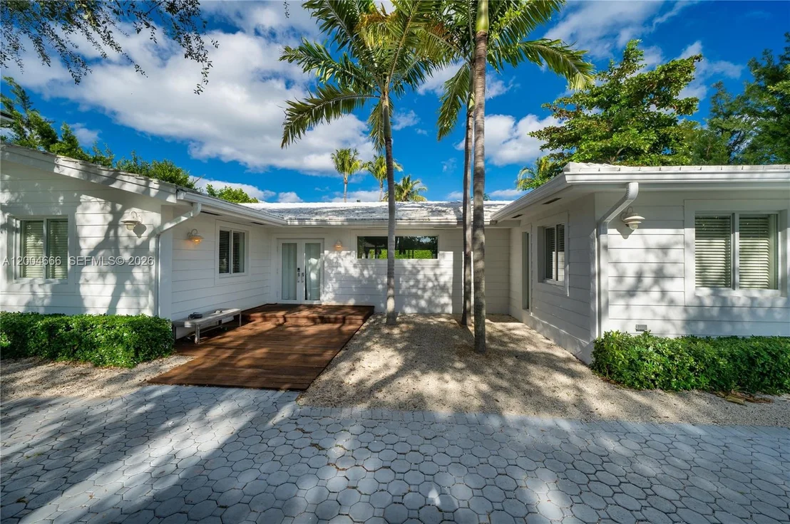 Photo of 861 Harbor Dr