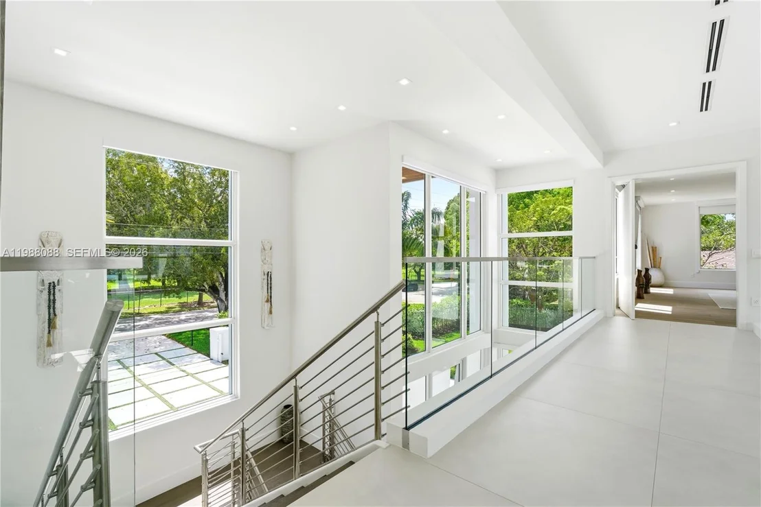 Photo of 6285 Old Cutler Rd