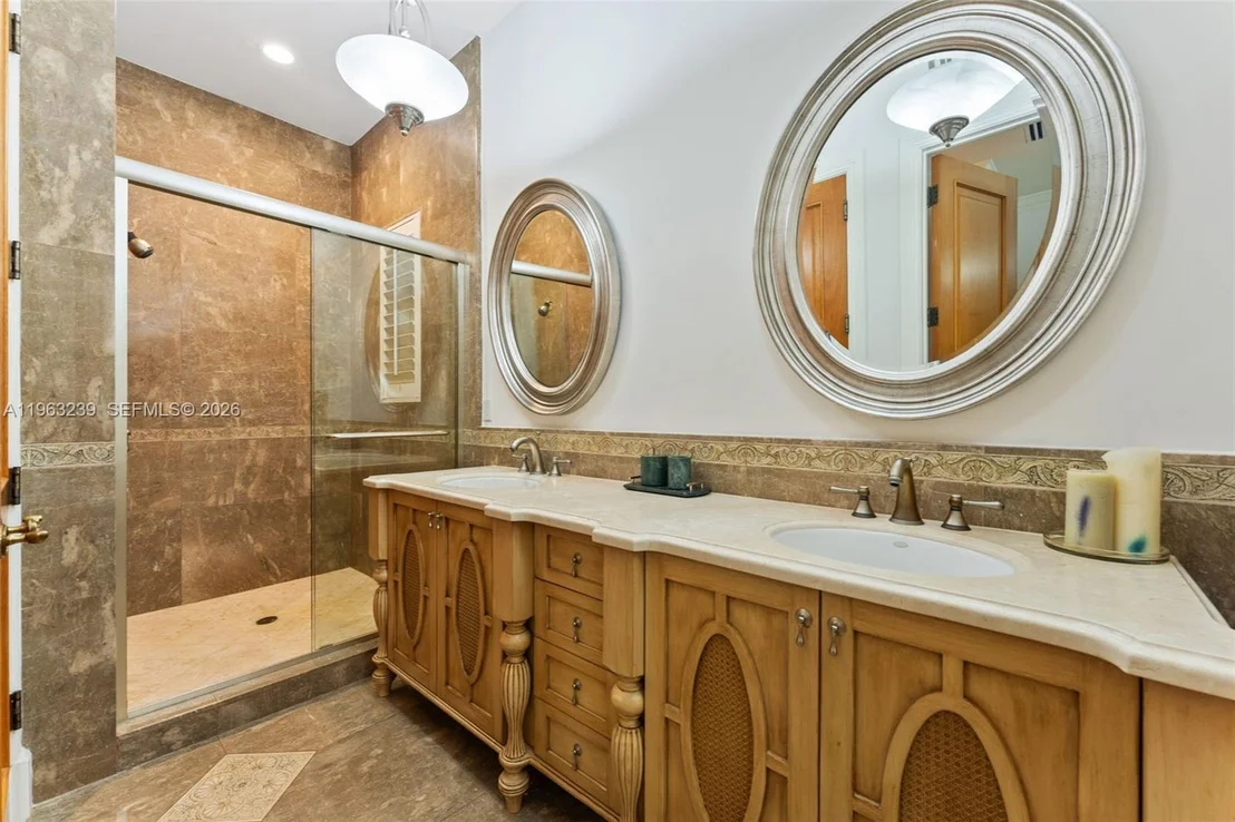Photo of 11111 Killian Park Rd