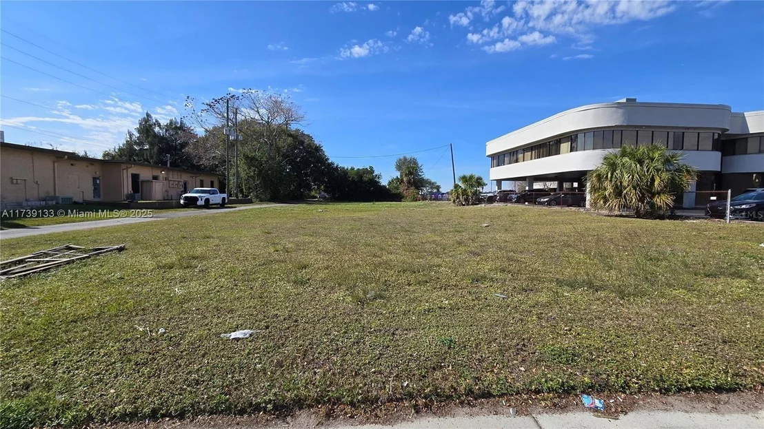 Photo of 0 N SEMORAN BLVD N SEMORAN BLVD