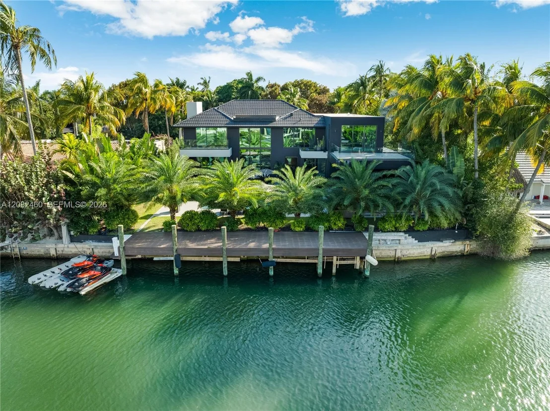 Photo of 131 Cape Florida Dr