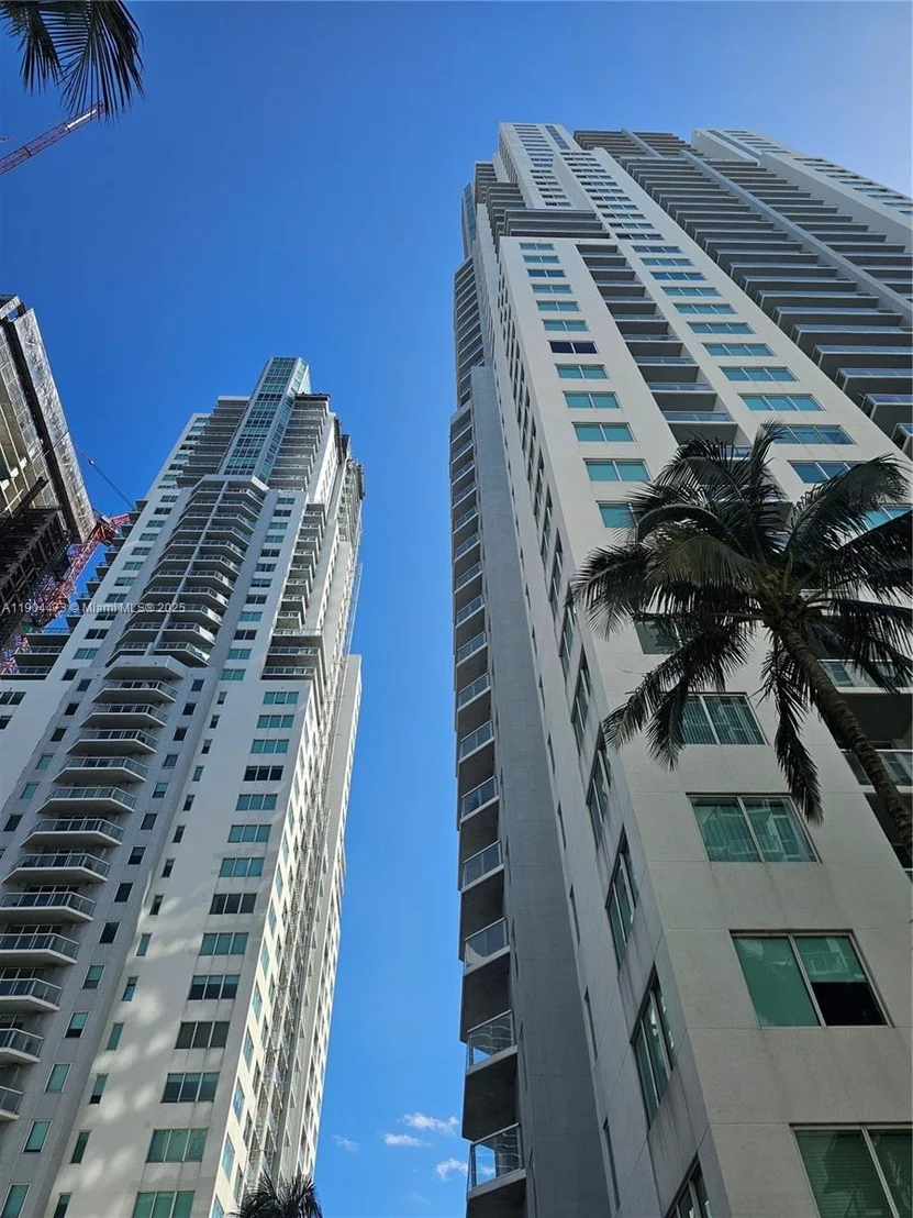 Photo of Unit 908 at 244 Biscayne Blvd