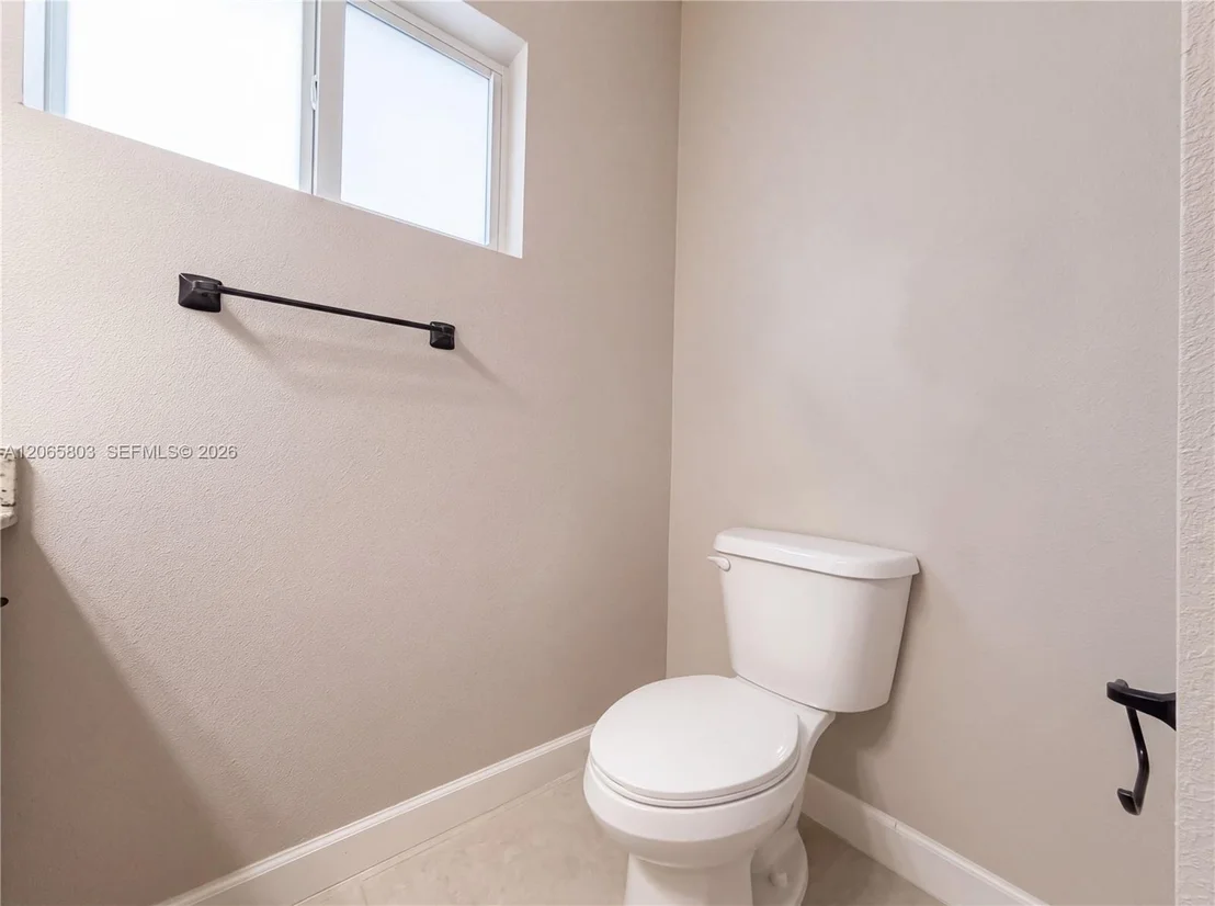 Photo of 17 Lakeview Dr