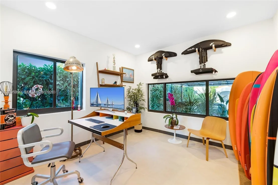 Photo of 8818 Carlyle Ave