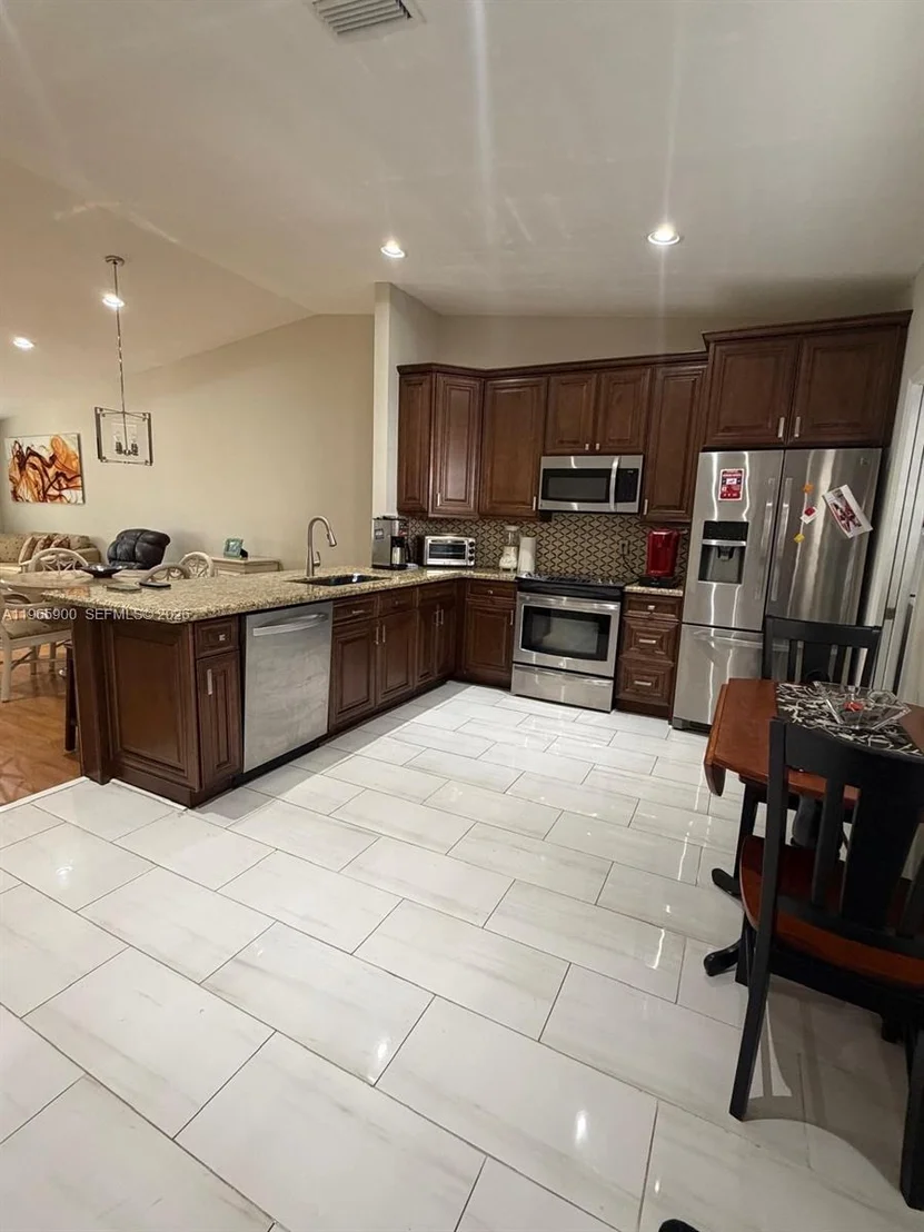 Photo of 6180 Kings Gate Cir