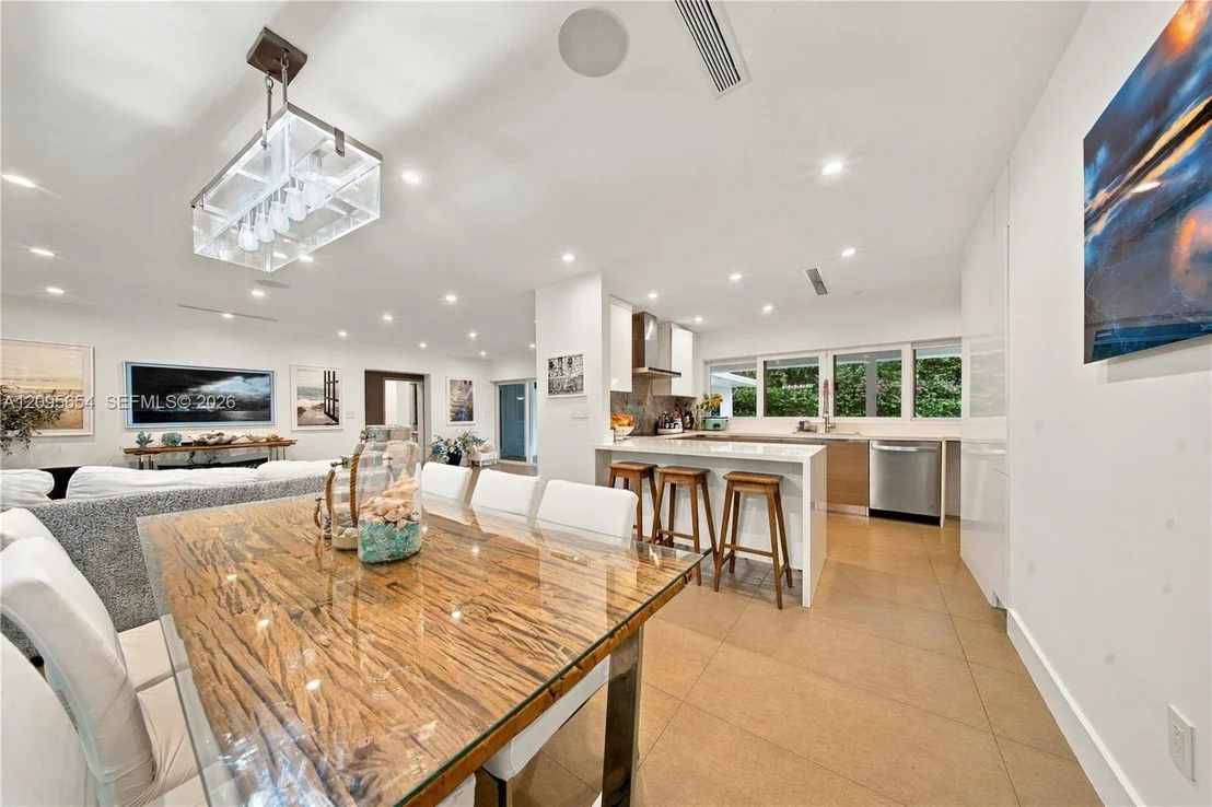 Photo of 3680 Battersea Rd