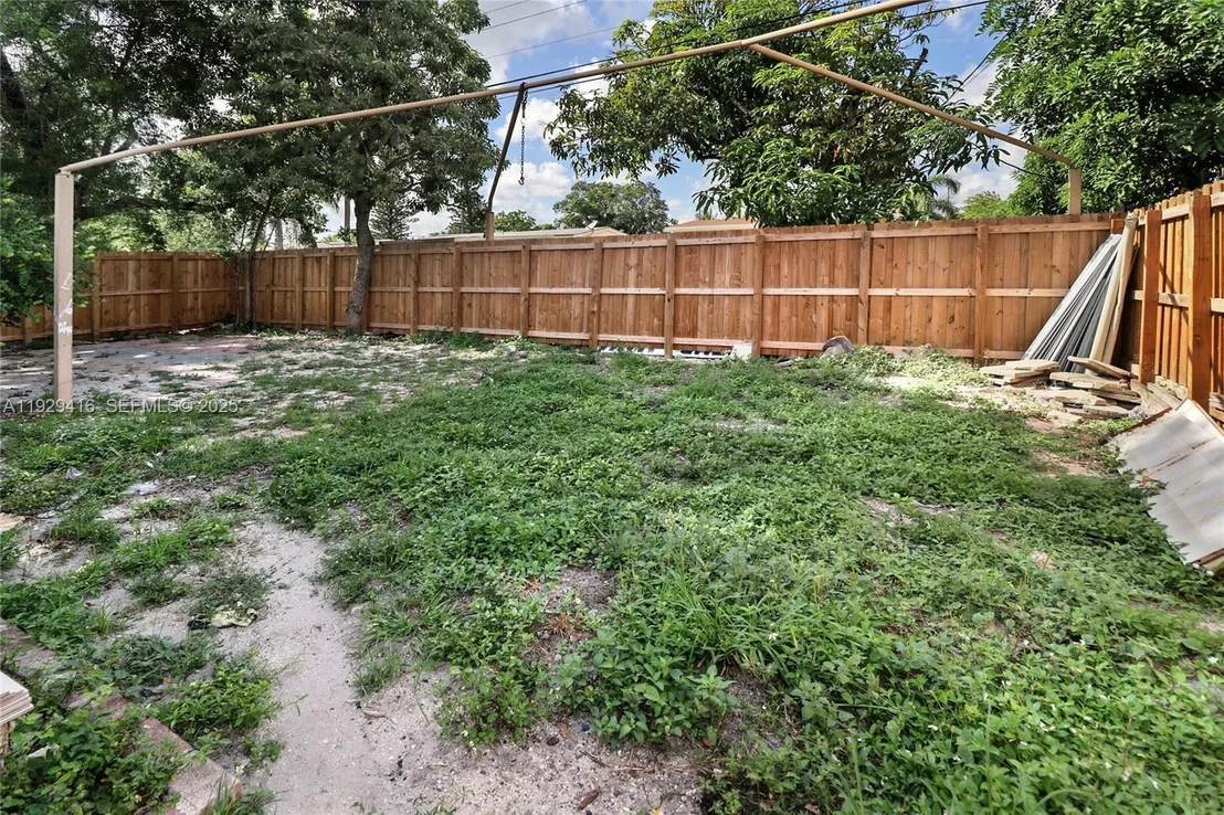 Photo of 2725 NW 3rd St