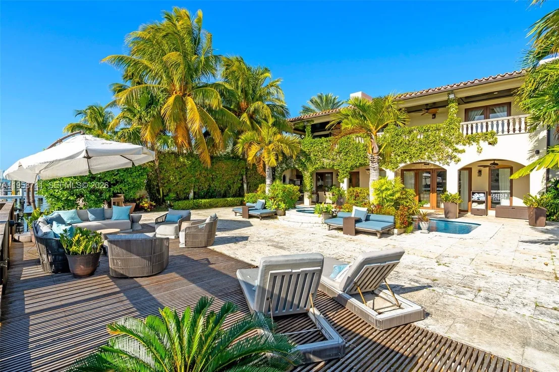 Photo of 1398 Bay Dr