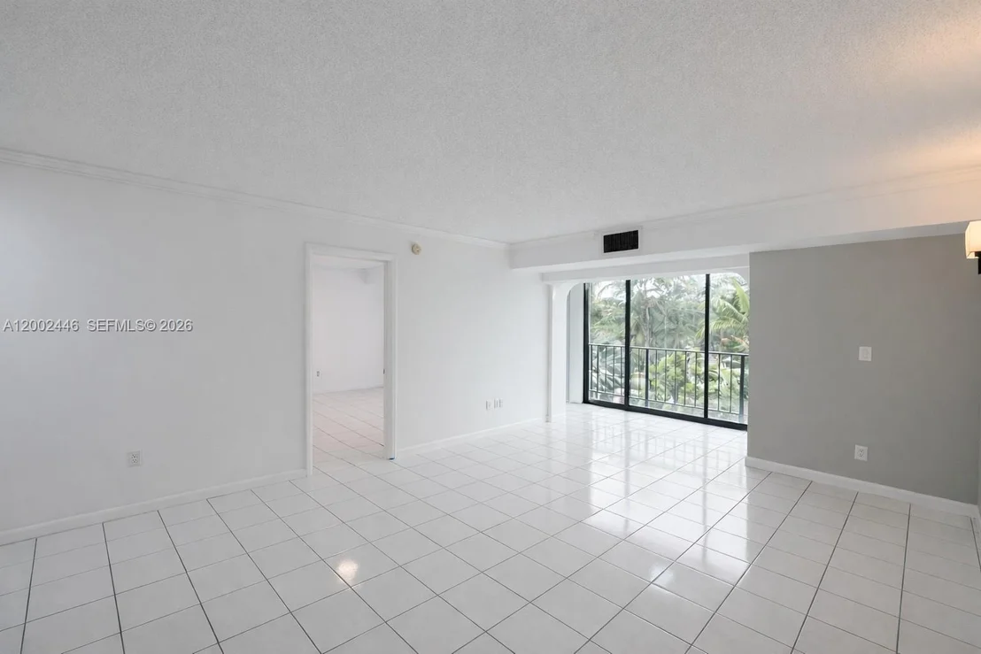 Photo of Unit 3C at 77 Crandon Blvd