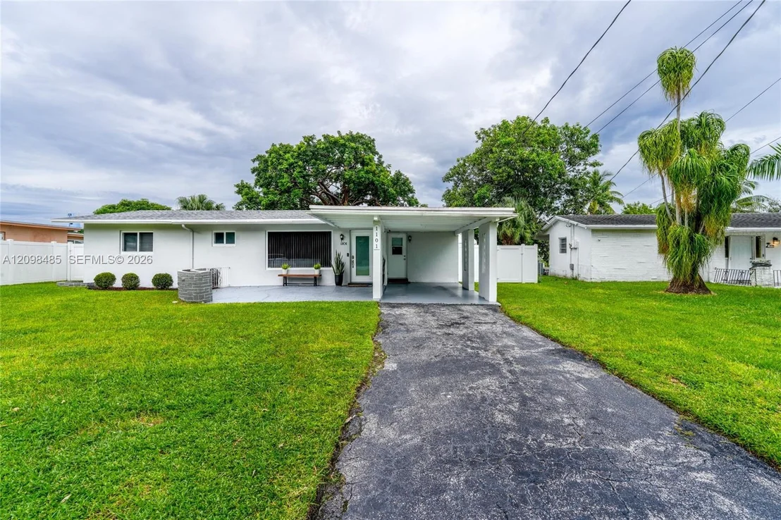 Photo of 1101 E River Dr