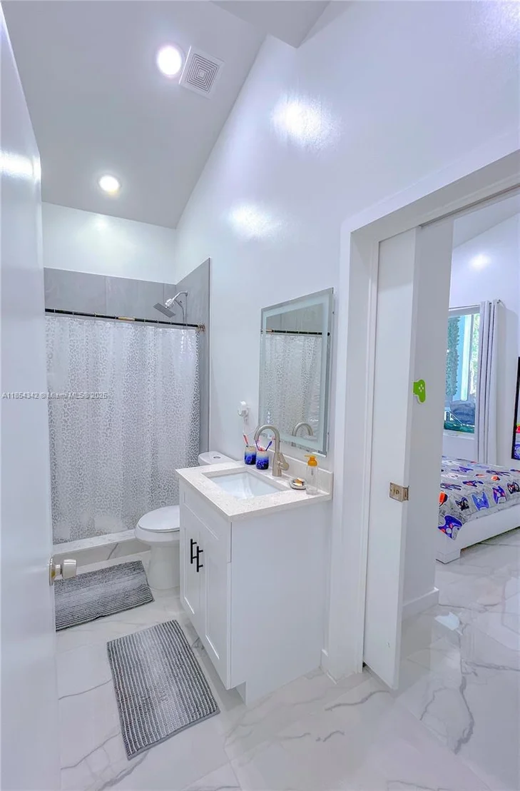 Photo of 395 Pace Avenue