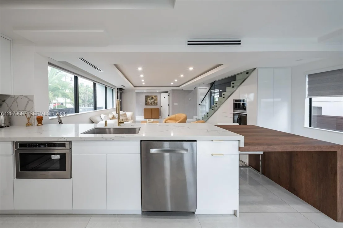 Photo of 5601 N Ocean Dr