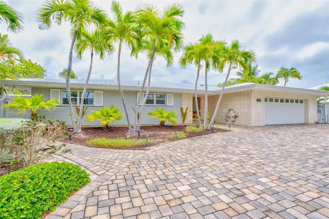 Photo of 2919 Sombrero Blvd