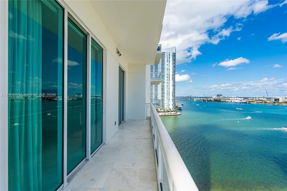 Photo of Unit 1002 at 900 Brickell Key Blvd