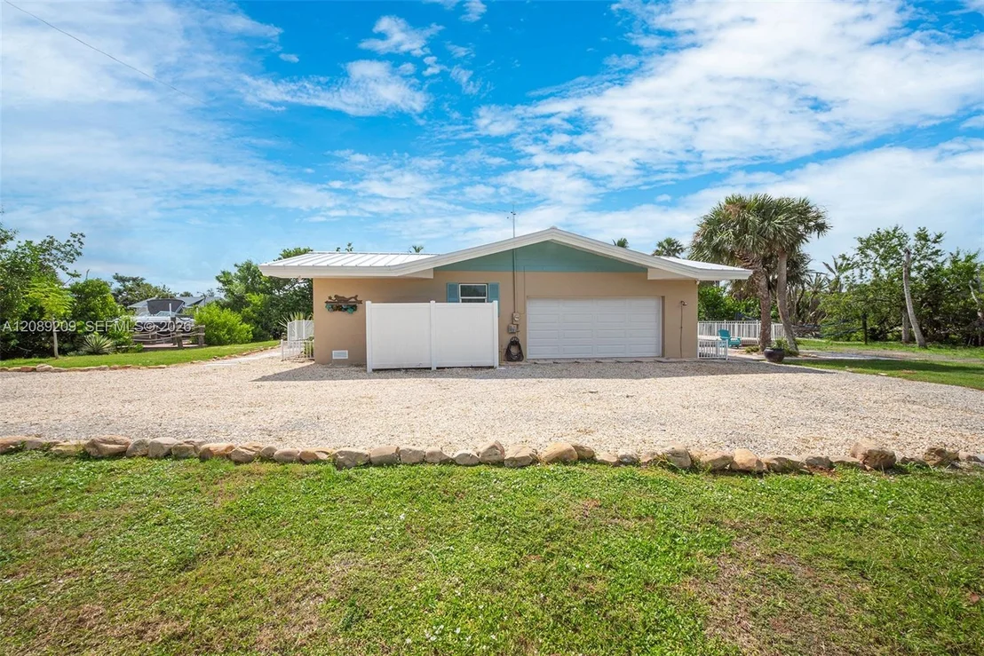 Photo of 5885 Pine Tree