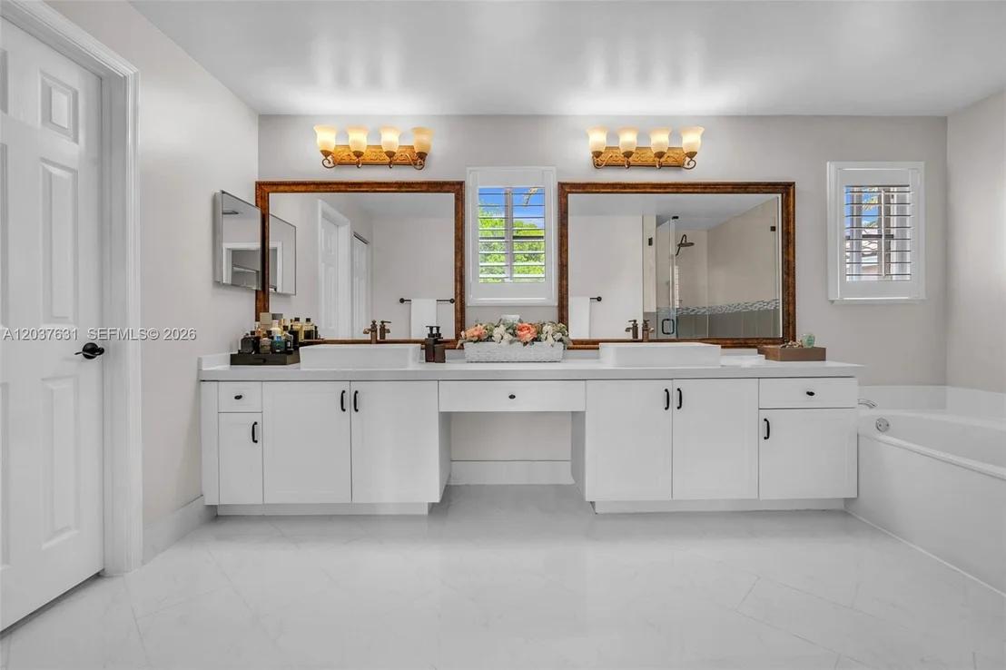 Photo of 4110 Laurel Ridge Cir