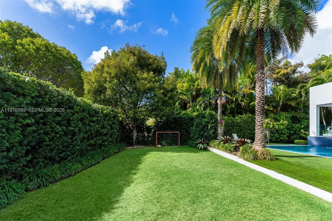 Photo of 741 Harbor Dr