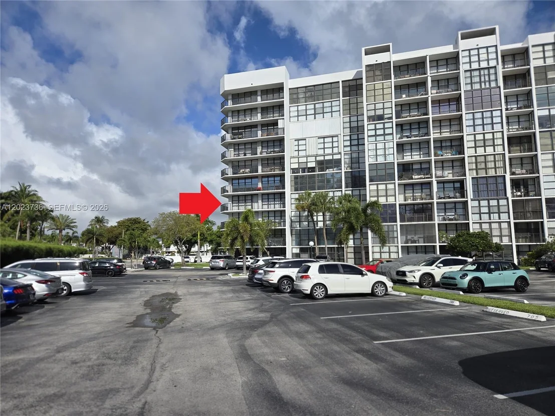 Photo of Unit 430 at 800 Parkview Dr