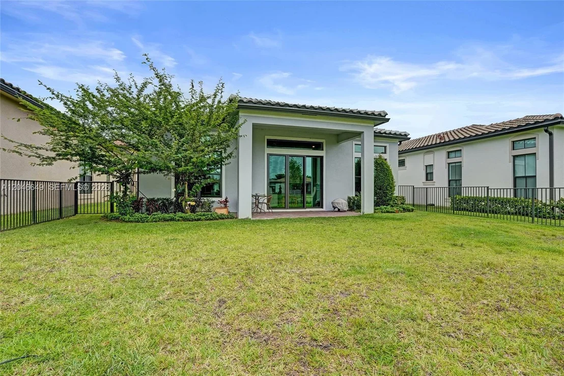 Photo of 8147 Juniper Dr