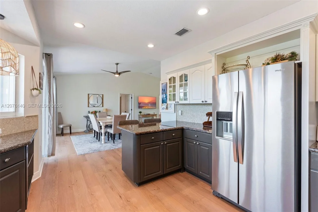 Photo of 984 Shaw Dr