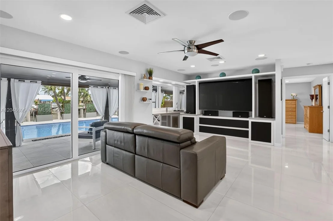 Photo of 966 SE 9th Ave