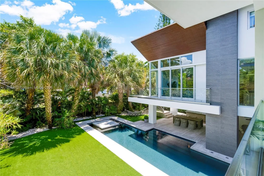 Photo of 545 SABAL PALM