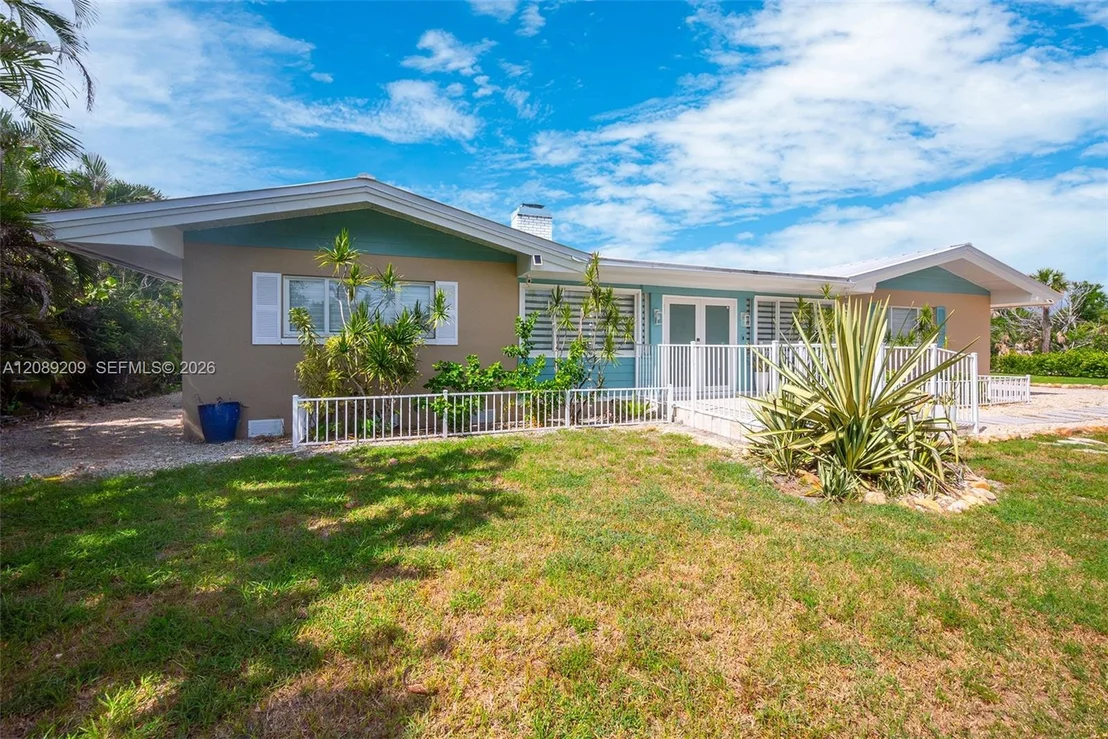 Photo of 5885 Pine Tree