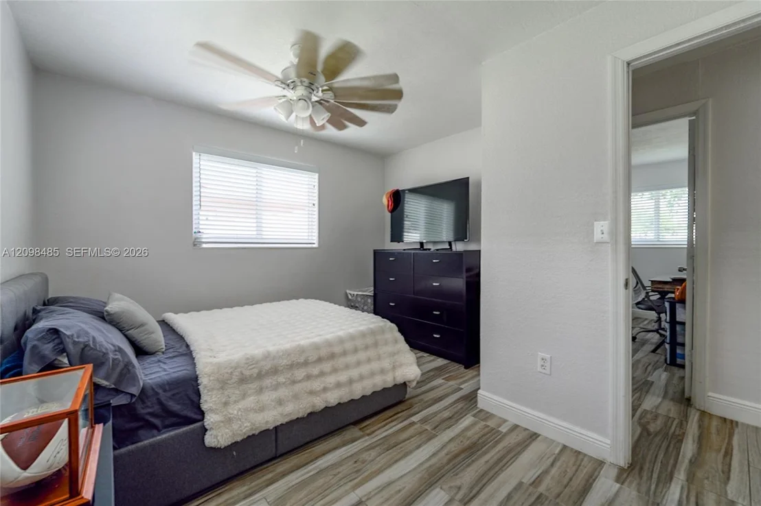 Photo of 1101 E River Dr