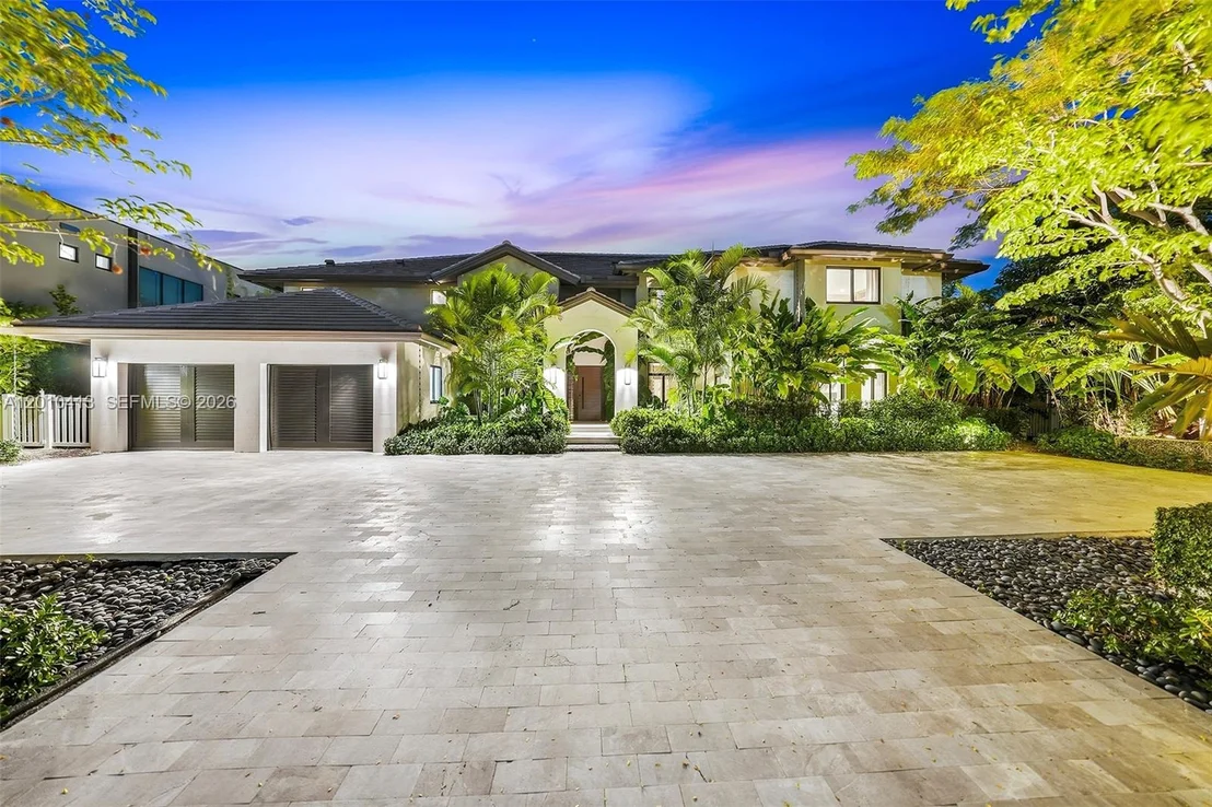 Photo of 110 Holiday Dr