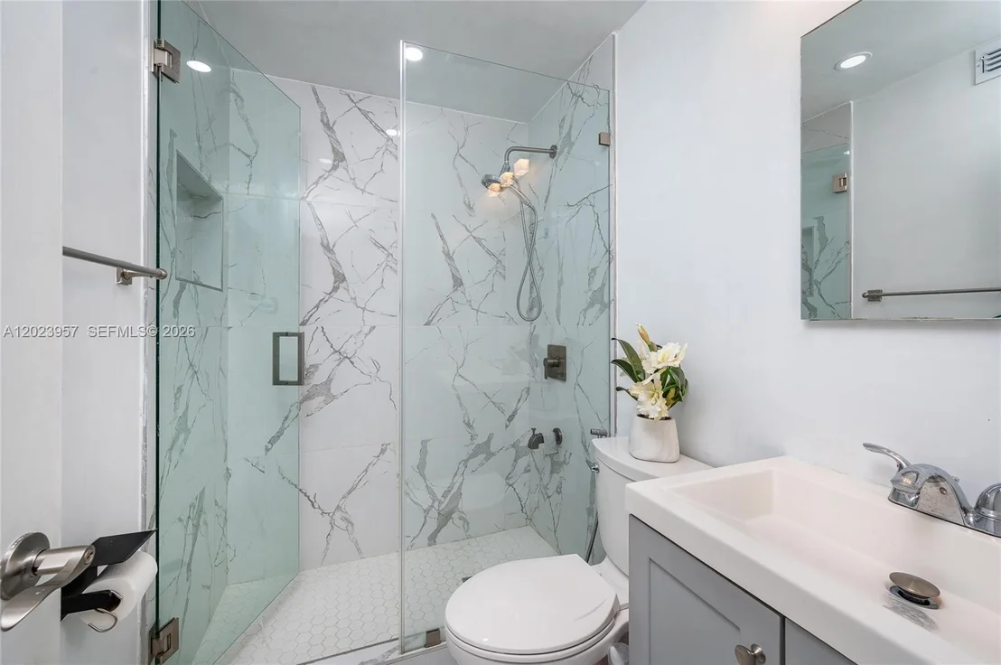 Photo of 228 W 18th St