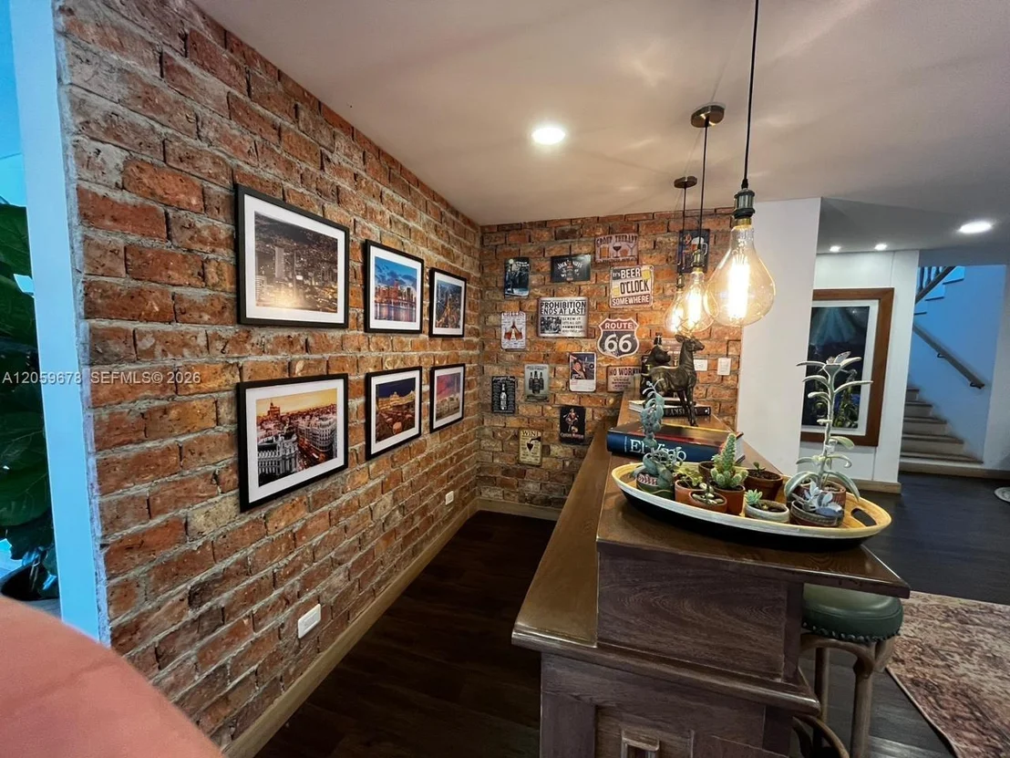 Photo of 123 El Retiro