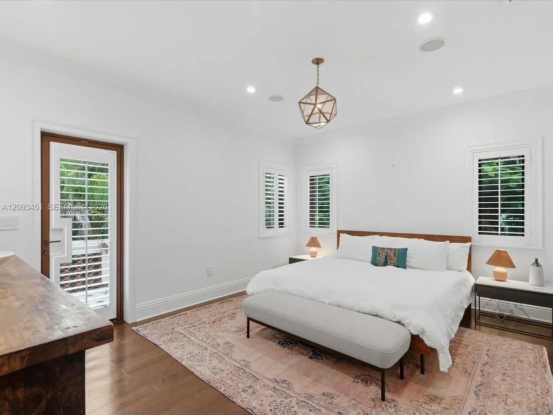 Photo of 421 Sarto Ave