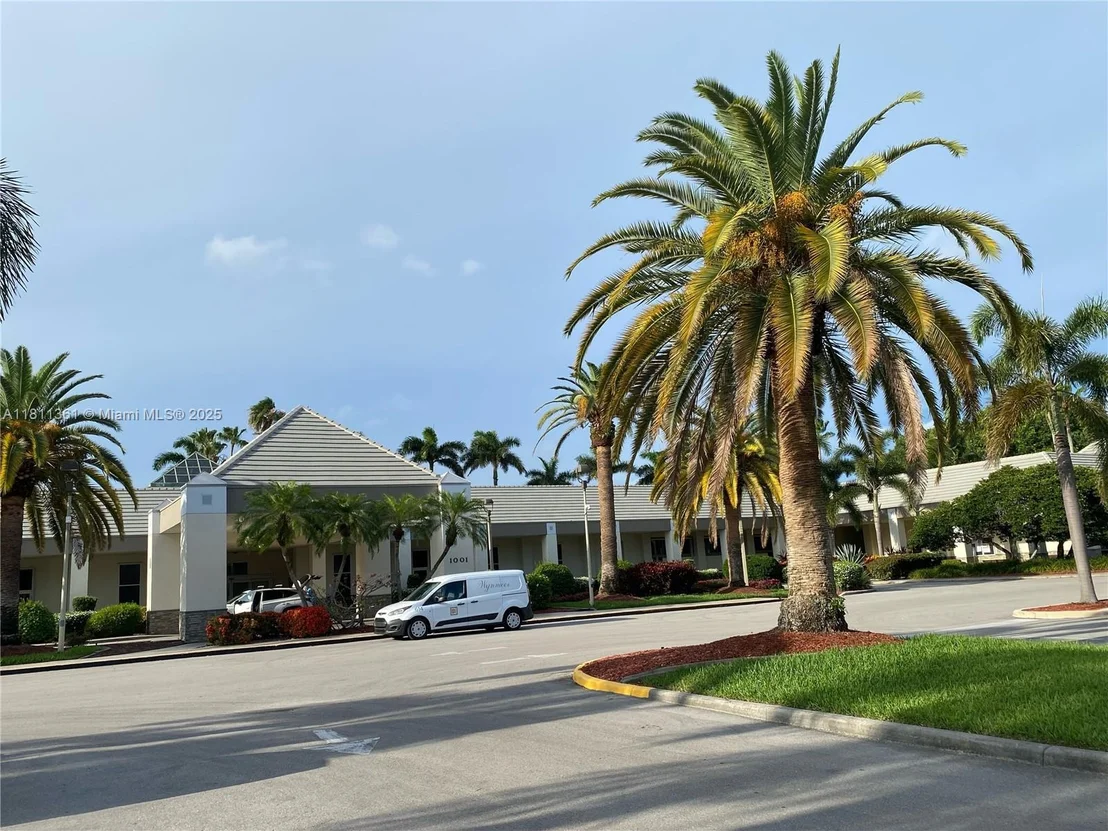 Photo of Unit G3 at 1902 Bermuda Cir