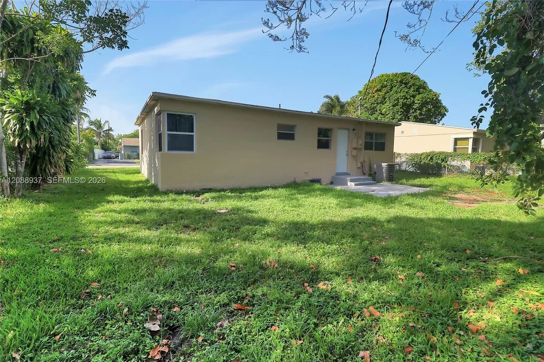 Photo of 3020 NW 7th St