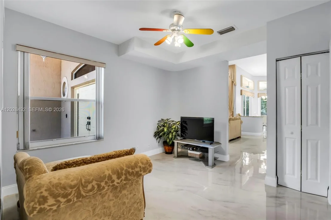 Photo of 3852 Oak Ridge Cir