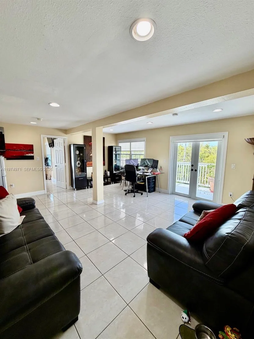 Photo of 212 Banyan Ln