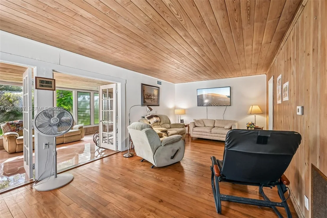 Photo of 3039 Sunrise Boulevard