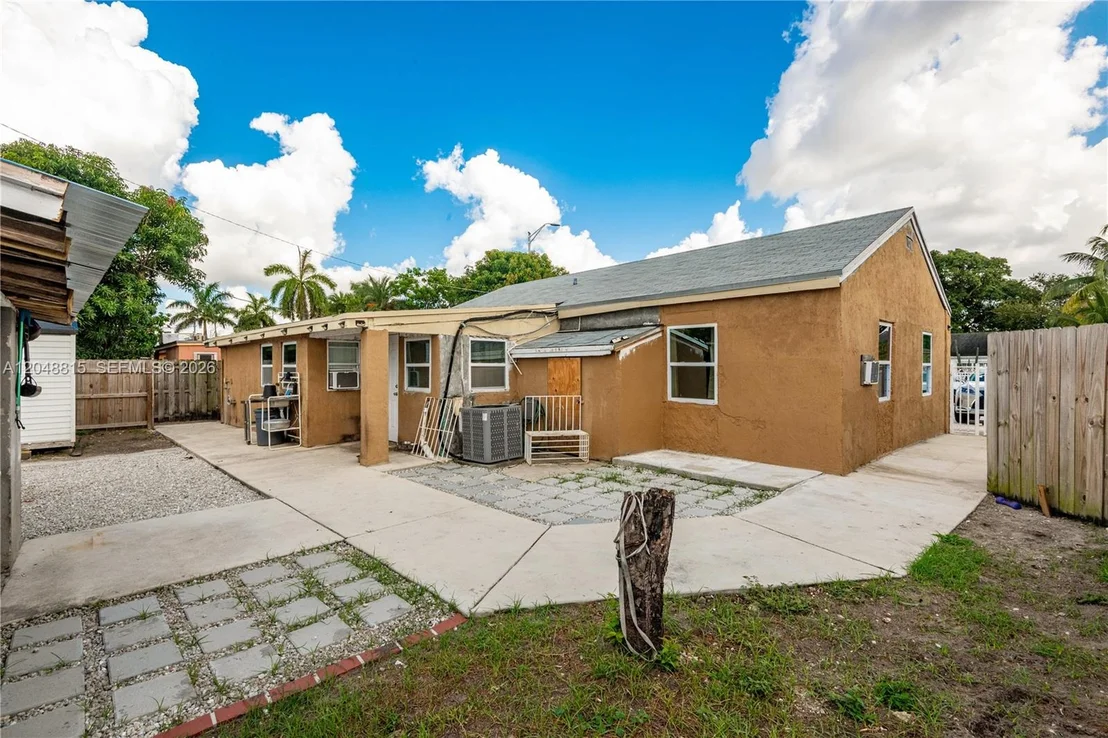 Photo of 750 NE 4th Pl