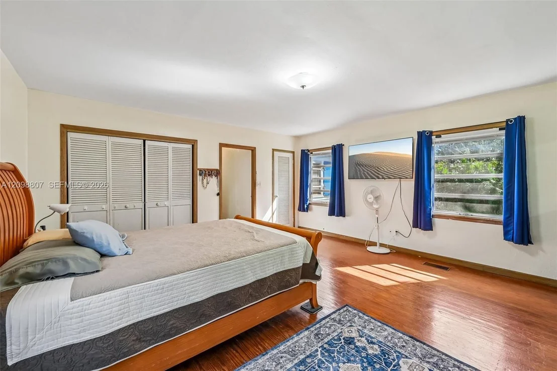 Photo of 3039 Sunrise Boulevard
