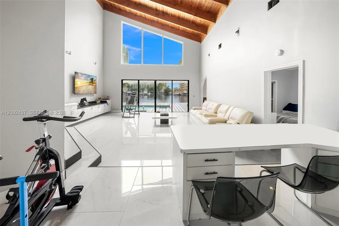 Photo of 507 Palm Dr