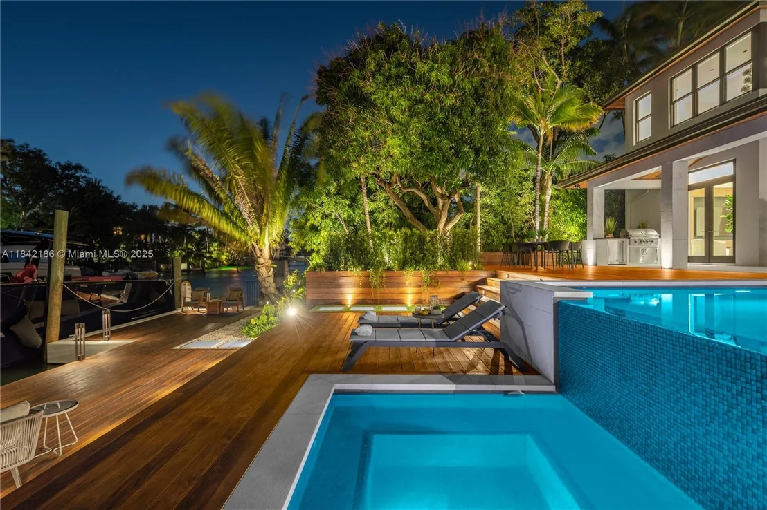 Photo of 4241 Palm Ln