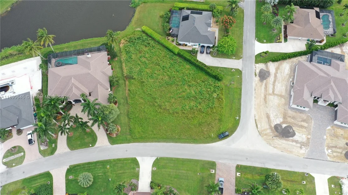 Photo of 18018 Royal Hammock Blvd