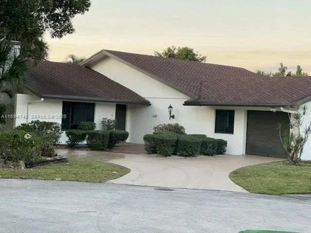 Photo of 6205 Jacaranda Cir
