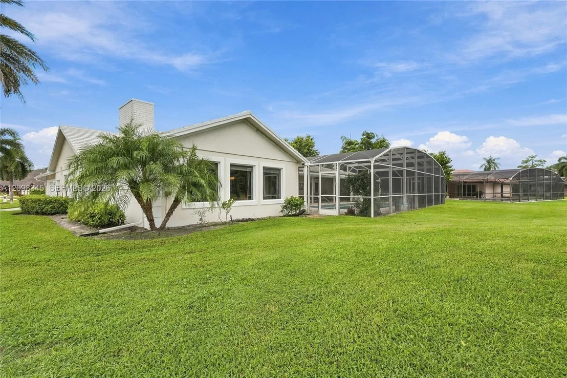 Photo of 444 Glenbrook Dr